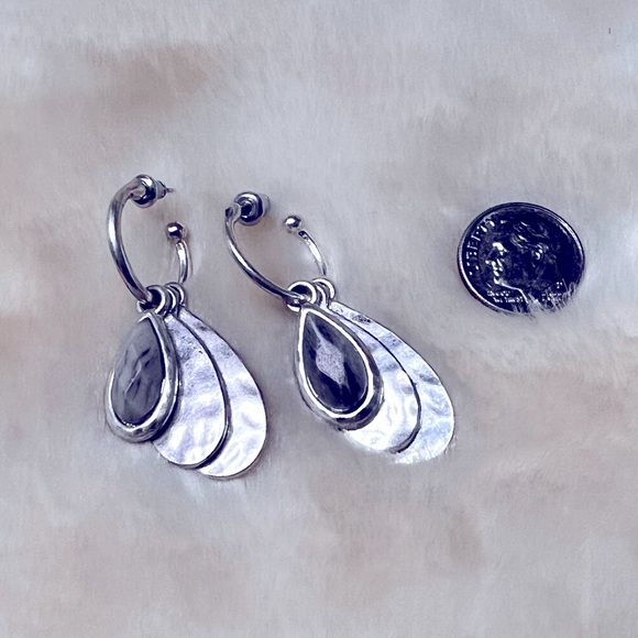 Bella Uno Stacked Grey Agate Teardrop Earrings NWOT - Picture 2 of 2